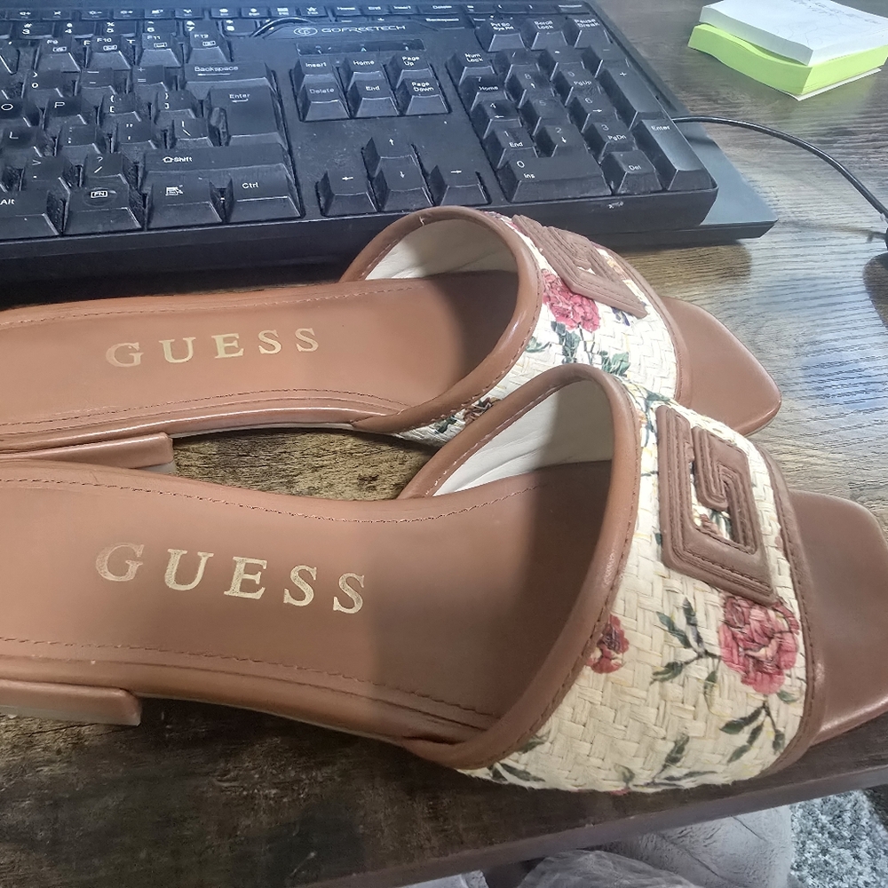 GUESS Women's Floral Woven Sandals - Brown and Cream - Picture 10 of 10